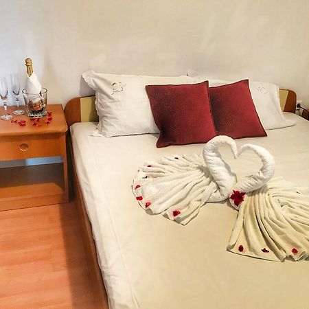 Apartments Mimoza Brist Ngoại thất bức ảnh