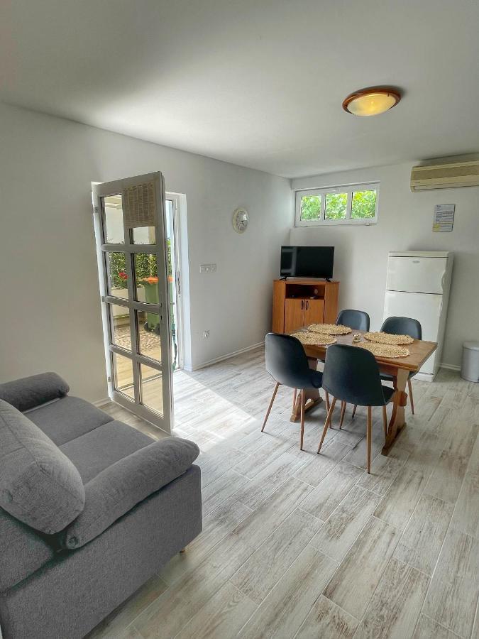 Apartments Mimoza Brist Ngoại thất bức ảnh