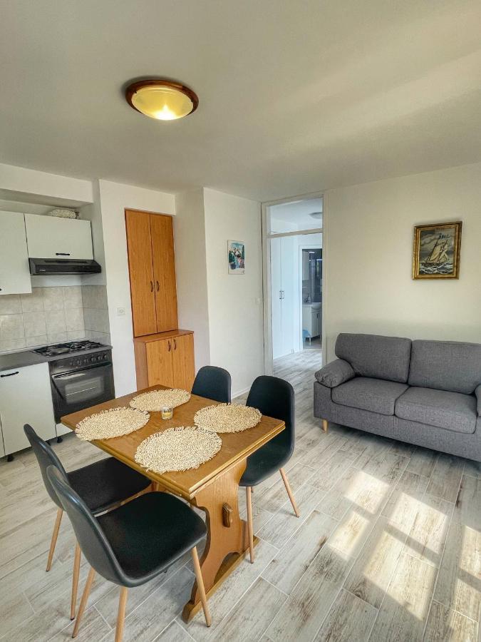 Apartments Mimoza Brist Ngoại thất bức ảnh